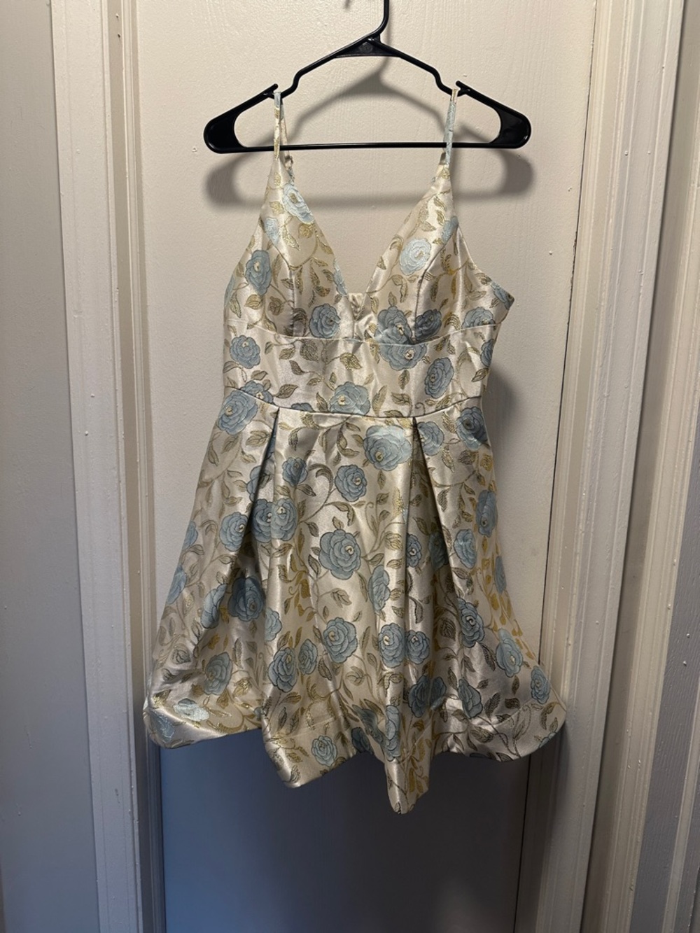 B Darlin Ivory w/Blue and Gold Flowers Dress size 15/16